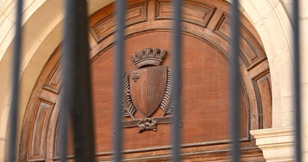Çocukların Velayeti Yüzünden Çıkan Kavgada Eşini Boğazından Tutan Adama Ertelenmiş Hapis Cezası