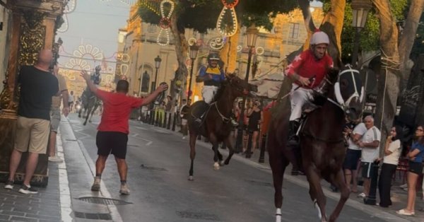 Gozo'da At Yarışı Korku Filmi: At Kaydı, Binicisi Yaralandı
