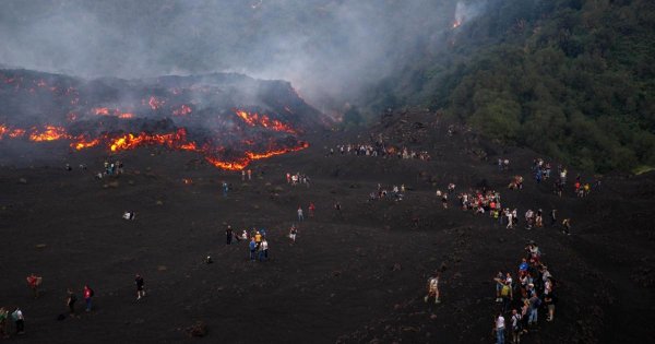 Catania Havalimanı, Etna Yanardağı'nın Sönmesiyle Yeniden Uçuşlara Açıldı