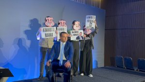 Johann Buttigieg derhal gitmeli: Momentum konferans protestosunu destekliyor
