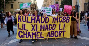 Valletta'da yürüyüş: kürtajın suç olmaktan çıkarılması çağrısı