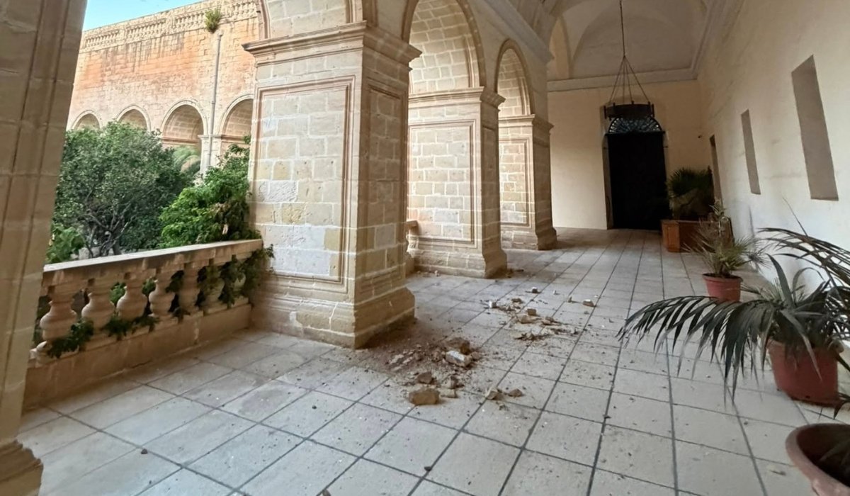 Dominikliler'in Rabat manastırında revak çatısının bir kısmı çöktü