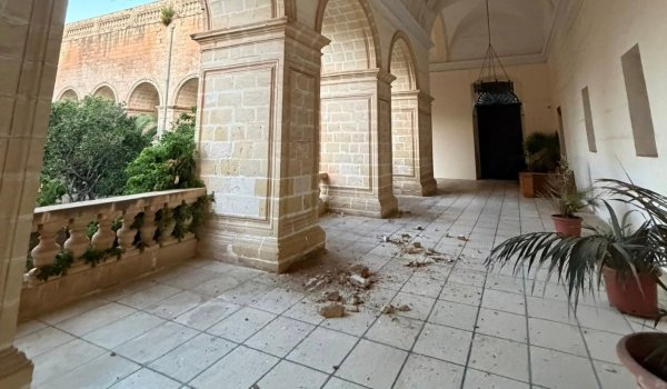 Dominikliler'in Rabat manastırında revak çatısının bir kısmı çöktü