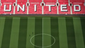 Manchester United borca batı, Old Trafford sahasından parçalar satışta