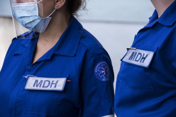 Pn hükümeti doktor tükenmişliğini görmezden gelmekle suçluyor, hekimler 32 saatlik nöbet bildiriyor