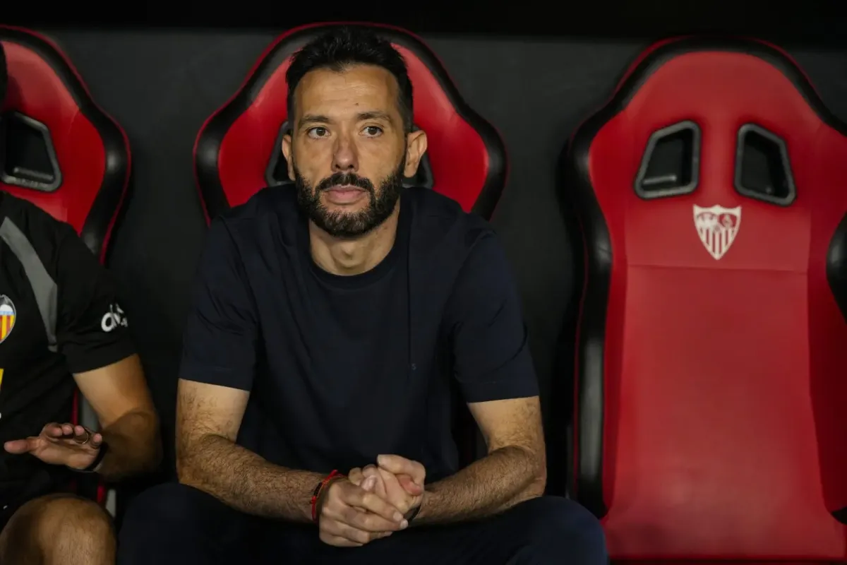 Valencia teknik direktör Carlos Corberan ve sportif direktör Ron Gourlay'ı görevden aldı