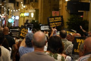 Protestocular Caruana Galizia cinayetinde adalet talebiyle öfke, hayal kırıklığı ve endişe dile getirdi