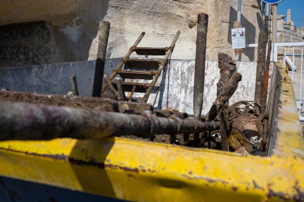 Birgu deniz tabanından 30'a kadar lastik çıkarıldı
