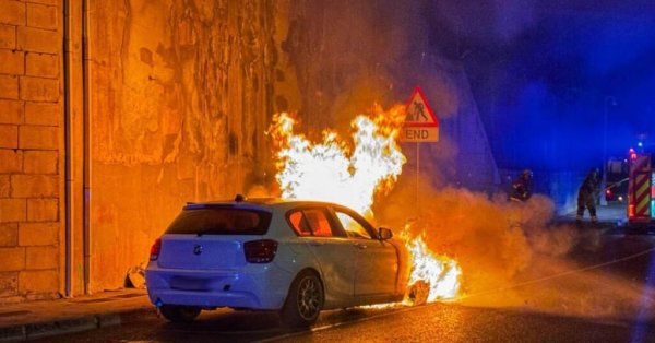 Kirkop'ta araç alev aldı, CPD olay yerine koştu