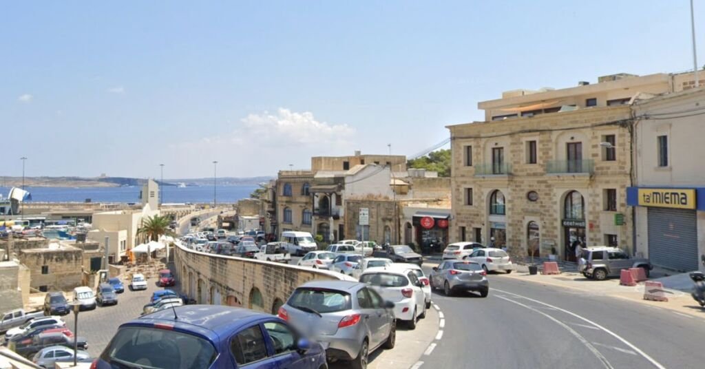 Gozo'da van ile duvar arasında sıkışan kadın yaşamını yitirme riskiyle karşı karşıya