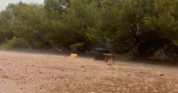 Hava aniden değişti, ağır yağmur ve kuvvetli rüzgar adaları sardı