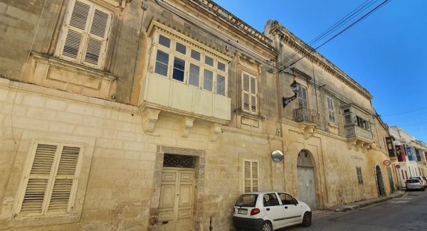 Ċaqnu'nun Balzan'daki tarihi evleri daha fazla tahrip etmesi engellendi, mahkeme PA onayını iptal etti