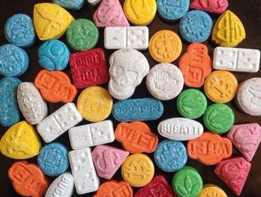 950 MDMA hapıyla yakalanan Kolombiyalıya 5 yıl 6 ay hapis ve 10 bin euro para cezası