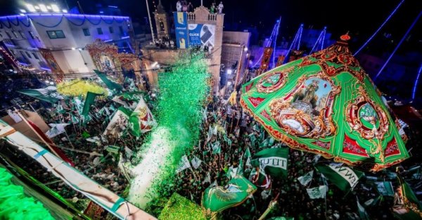 Binlerce kişi Żabbar'da toplandı, Malta'nın en büyük festa şemsiyesi görkemli şekilde açıldı