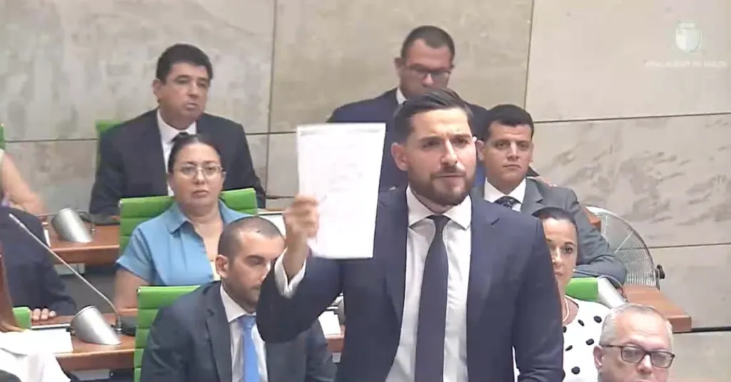 İzle: 'Bugün Nedenini Öğrendik' – Alex Borg, Erken Seçimi Fenech Davasına Bağladı
