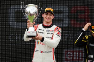 Jacob Micallef Silverstone'da ilk kez yarıştı ve GB3 tarihinin en unutulmaz yarışlarından birinde kazandı