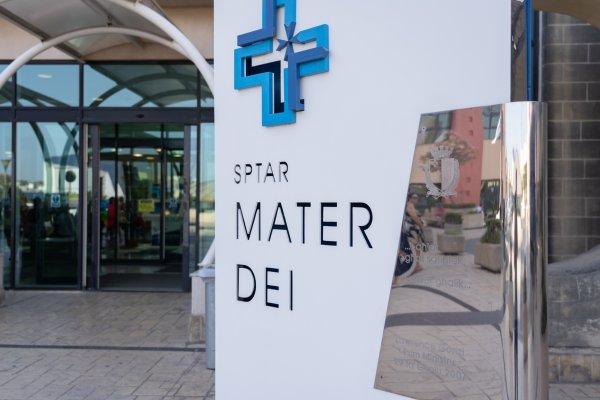 Sliema'da motosiklet çarpması sonucu yaşlı erkek ve kadın yaralandı