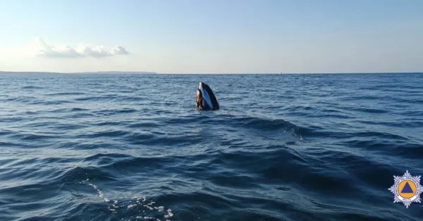 Pembroke Açıklarında Jet Ski Devrildi: İki Kişi Son Anda Kurtarıldı