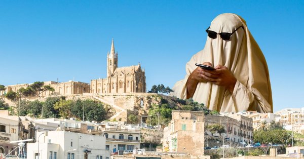 James Ryder Gozo 'hayaleti'ne sahte TripAdvisor yorumu ile ses verdi