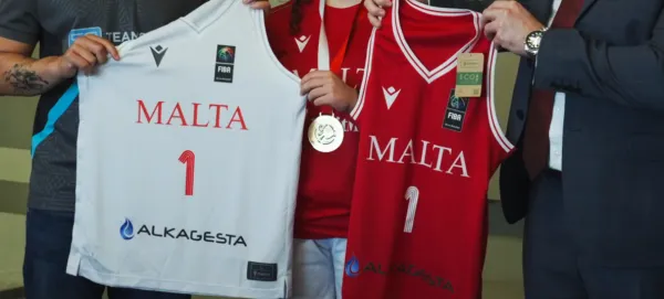 Alkagesta, Malta U16 kadın basketbol şampiyonlarını Malta'daki ofisinde ağırladı