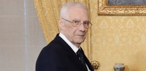 Gozo Avukatlar Odası'ndan Emeritus Yargıç Silvio Meli'ye Vefa