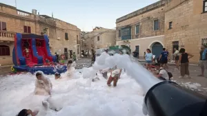 Valletta'nın ücretsiz 'Show Your Face' konserine slime, dev baloncuklar ve köpük bulutları geliyor