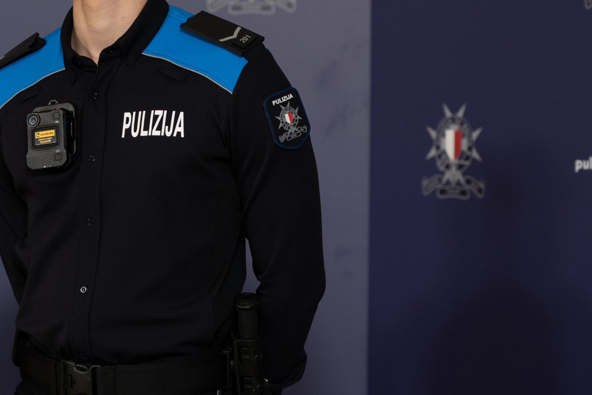 Sokağa çıkma yasağını sarhoş şekilde ihlal edip polise hakaret eden adam 8 ay hapis ve 1.500 euro para cezasına çarptırıldı