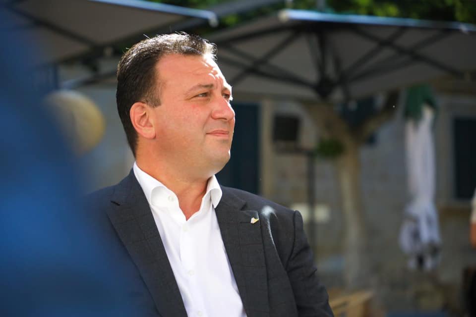 11 STK Buttigieg'in görevden alınmasını istedi