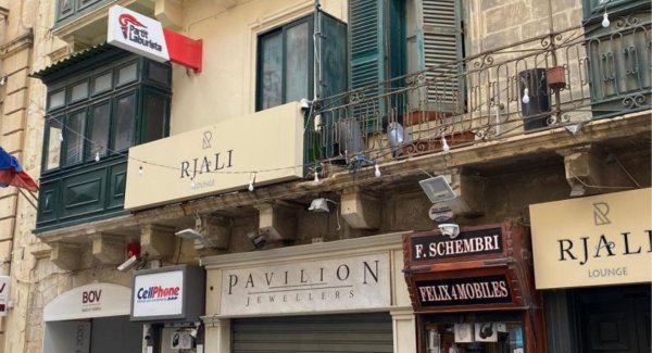 Labour partisi ayda 50 euroya kiralanan Valletta Republic Street kulübünden çıkarıldı