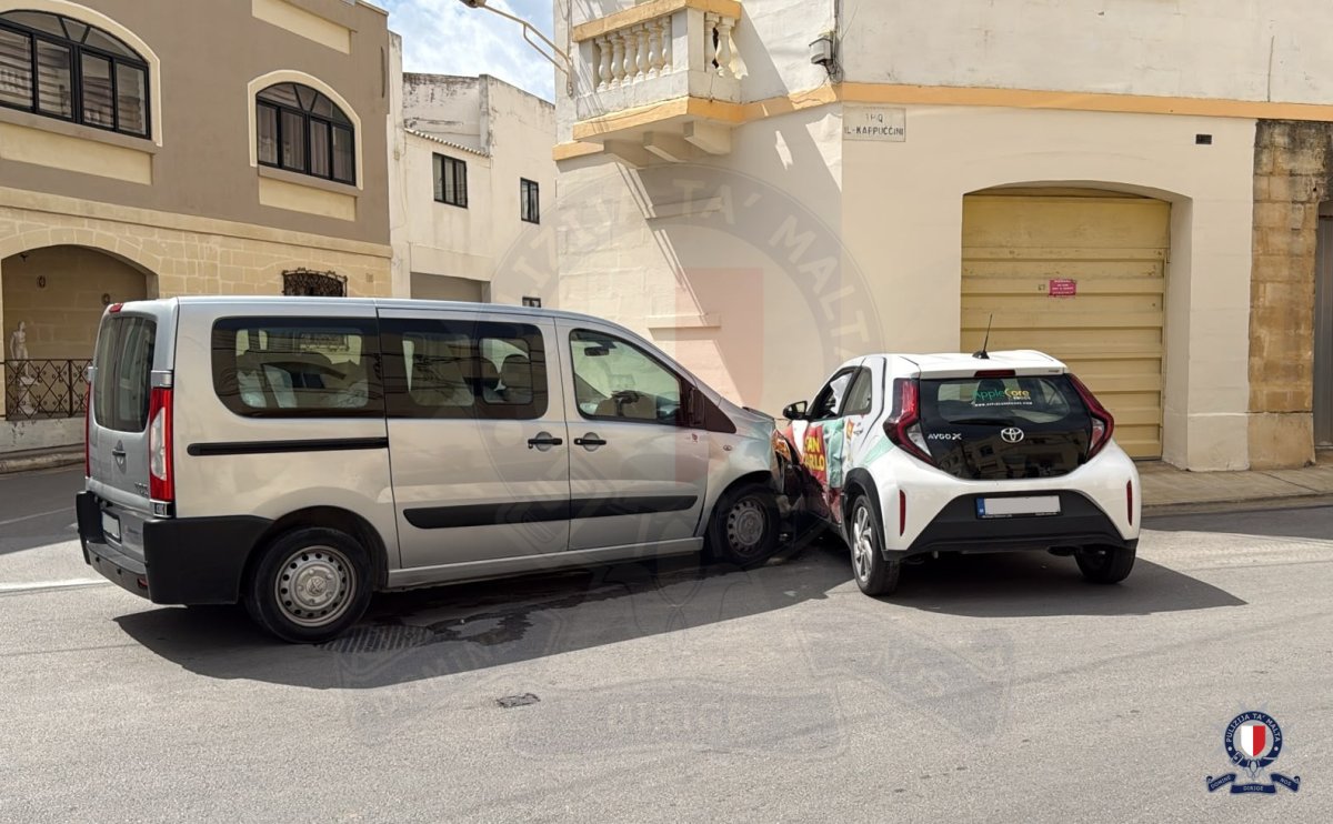 3 yaşındaki kız, Żabbar'da otomobil ve minibüs çarpışmasında ağır yaralandı