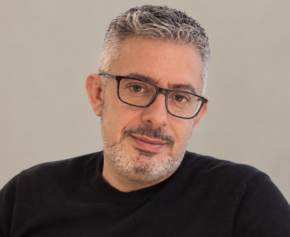 Görsel sanatçı Mark Sagona'dan Crossings sergisi: Öteye yolculuk