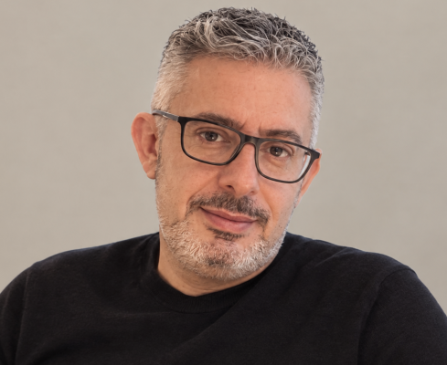 Görsel sanatçı Mark Sagona'dan Crossings sergisi: Öteye yolculuk