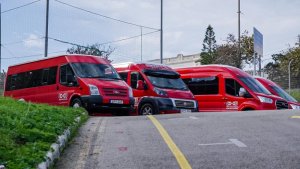 Veliler, okul servisinde çocukların tek yönde 90 dakikadan uzun süren yolculuğuna itiraz ediyor