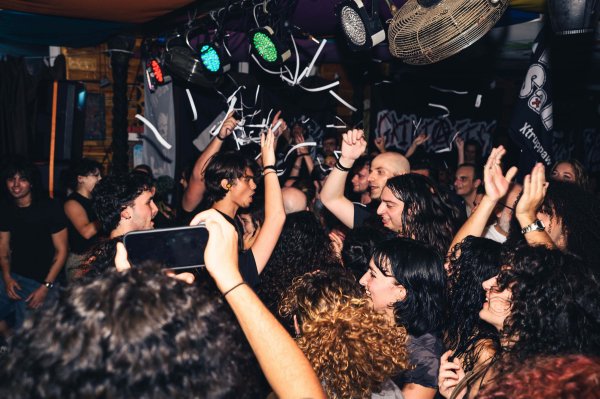 Punk ölmedi: Malta'nın yeraltı sahnesi GrintaFest ile yaşamaya devam ediyor