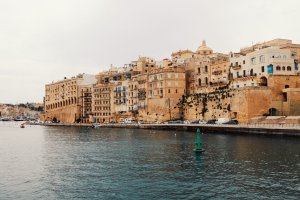 Malta'da işletmelerin birim maliyet beklentilerini yükselten ne?