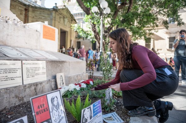Malta Gazeteciler Enstitüsü (IĠM), gazeteci Daphne Caruana Galizia'nın öldürülüşünün 9. yılında nöbet tuttu