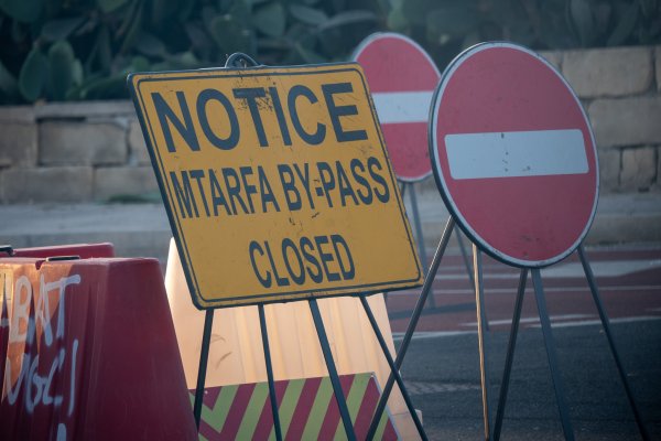 Mdina sakinleri Malta Classic'i 'evlerimizde mahkumuz' diyerek eleştirdi