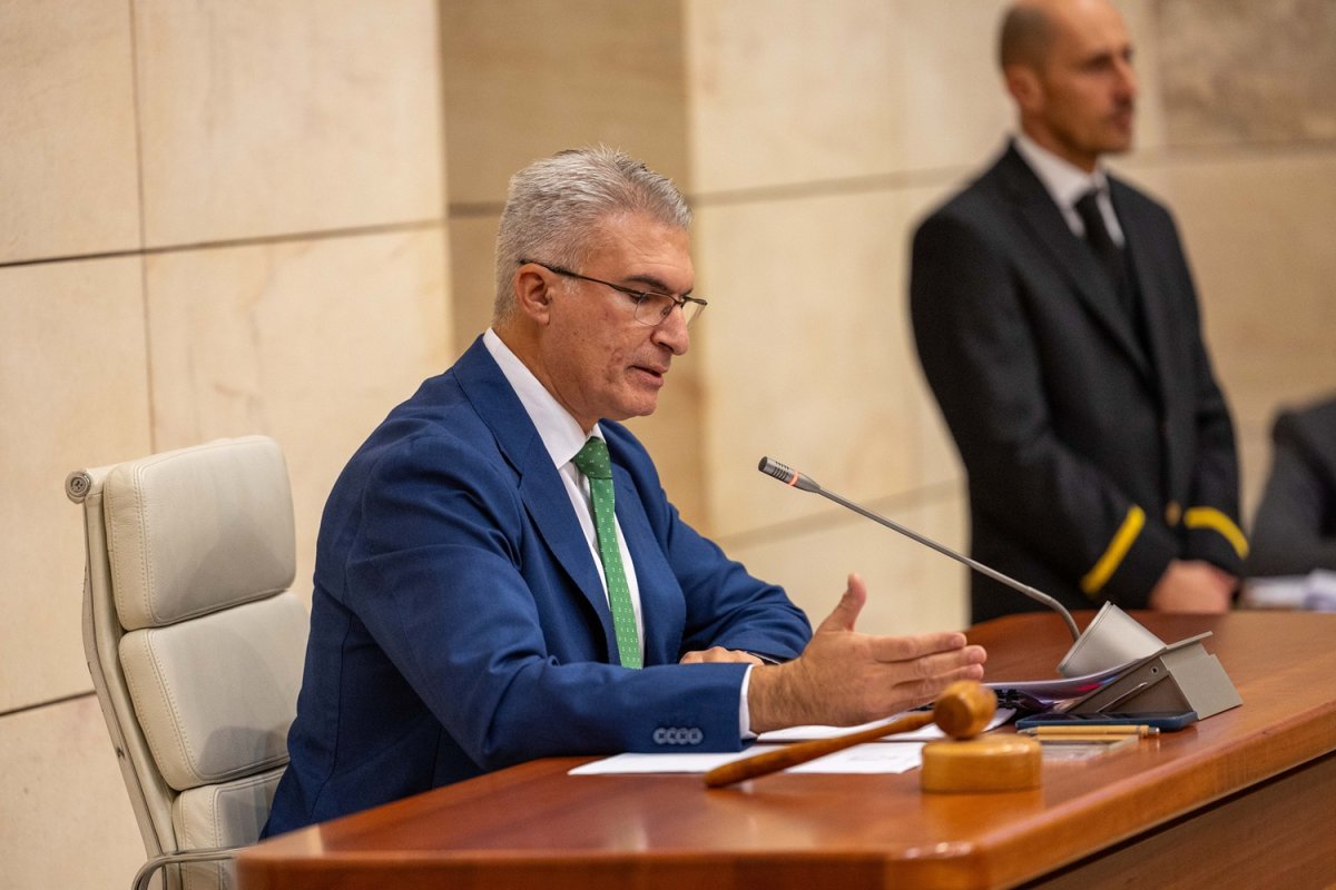 Malta Meclis Başkanı Carmelo Abela, siyasetçileri parti çıkarlarını bir kenara bırakmaya çağırdı