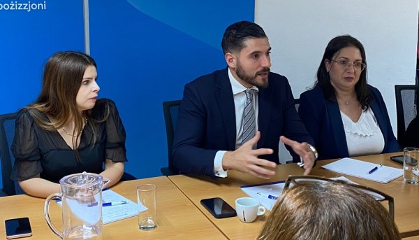 Milliyetçi Parti (PN) lideri Alex Borg, Malta Kadın Lobisi ile bir araya geldi