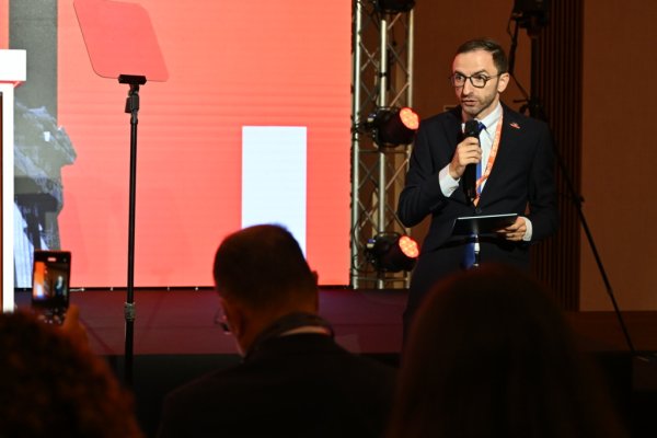 Malta'nın Momentum partisinden Mark Camilleri Gambin: Avrupa genç protestoculara kulak vermeli
