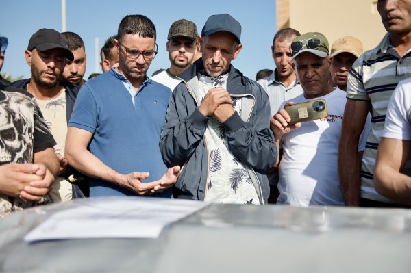 Faslı toplum Oumakhlouf'a veda etti, naaşı memleketine uğurlandı