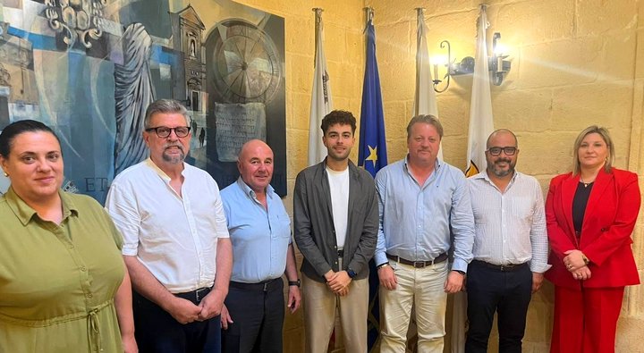 Gozo'daki Victoria Yerel Konseyi, tiyatroların desteklenmesini AP milletvekili Thomas Bajada ile görüştü