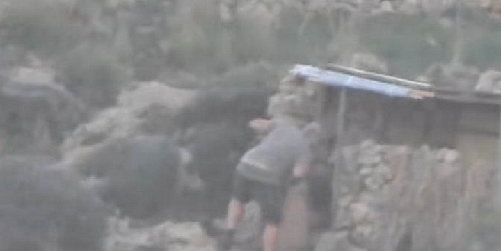 Gozo'da kapalı sezonda ispinoz avlayan kişi polis gelmeden kaçtı