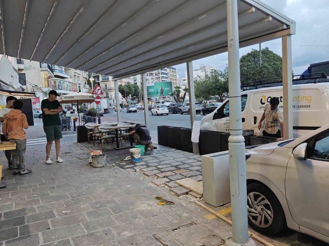 Sliema'da geliştirici Carlo Stivala'ya ait yasadışı yapı sökülüyor