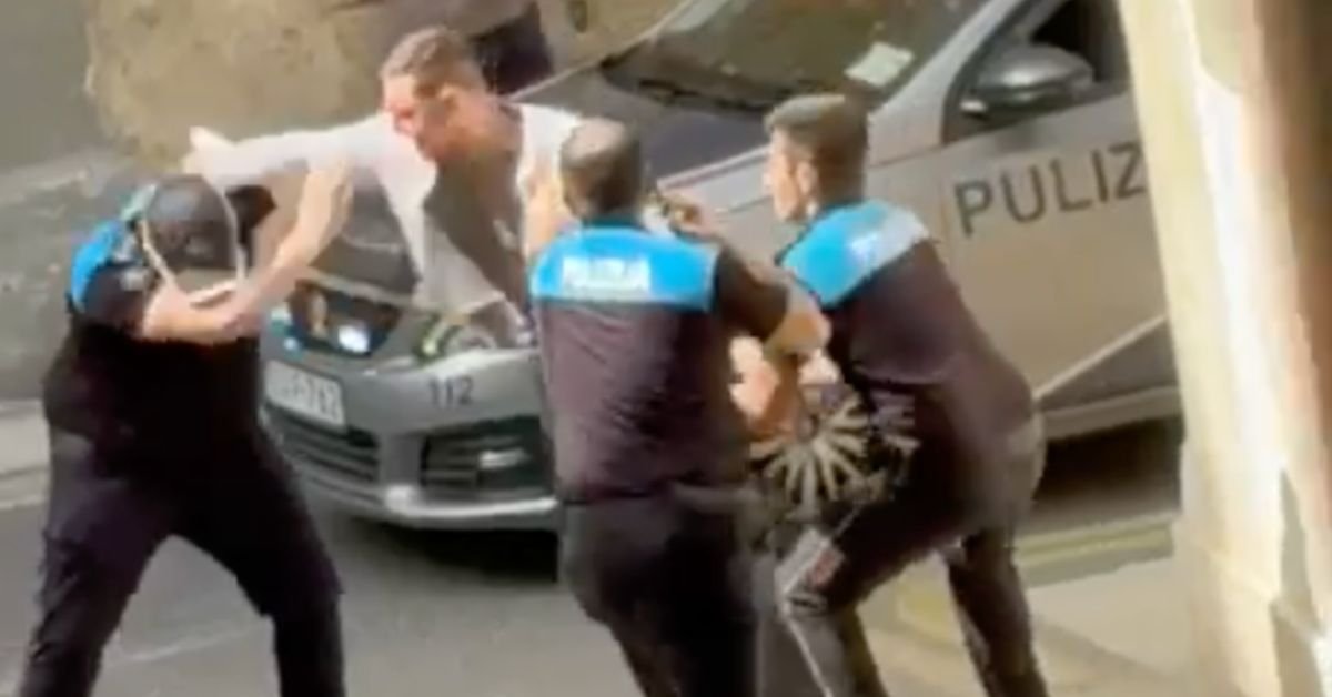 Valletta'da üç polisi dövdüğü iddiasıyla yargılanan adam suçlamaları reddetti