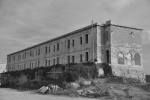 Gozo'daki tarihi Fort Chambray kışlaları korunacak, 1. derece koruma verilmedi