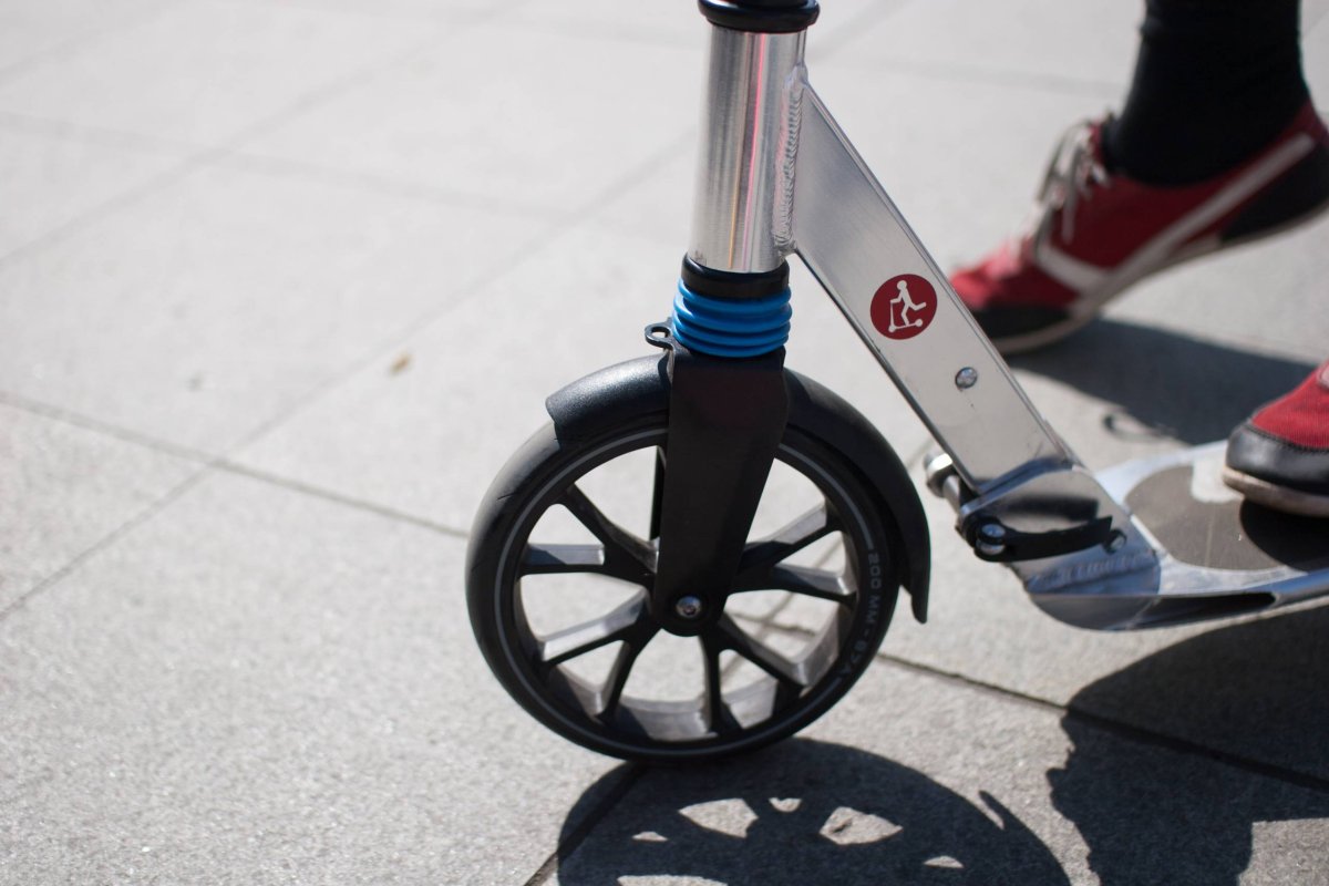 Elektrikli scooter sürücülerine kask zorunluluğu geliyor
