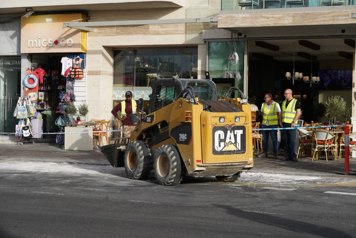 Planlama Otoritesi, Sliema'da geliştirici Carlo Stivala'nın restoranı önündeki kaldırımı söktü