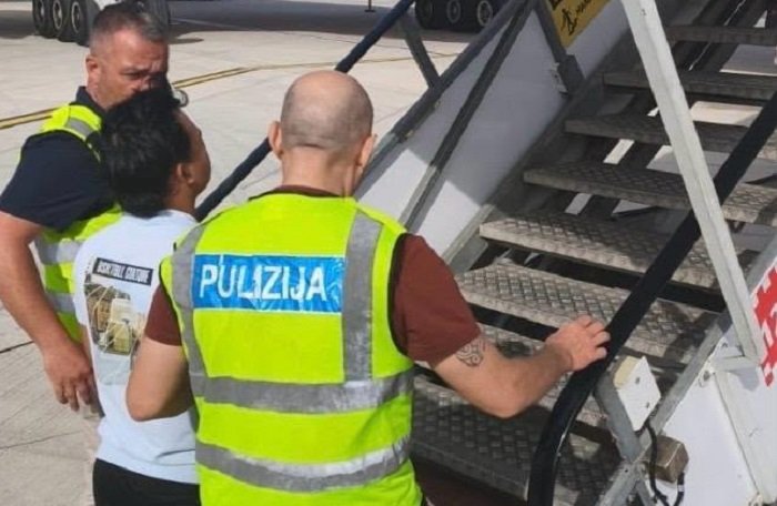Malta'da EasyJet ofislerine zarar veren Nepalli genç sınır dışı edildi