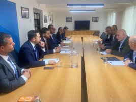 Ulusal Parti lideri Alex Borg, GWU ile görüşmede COLA'nın vergisiz kalmasını önerdi